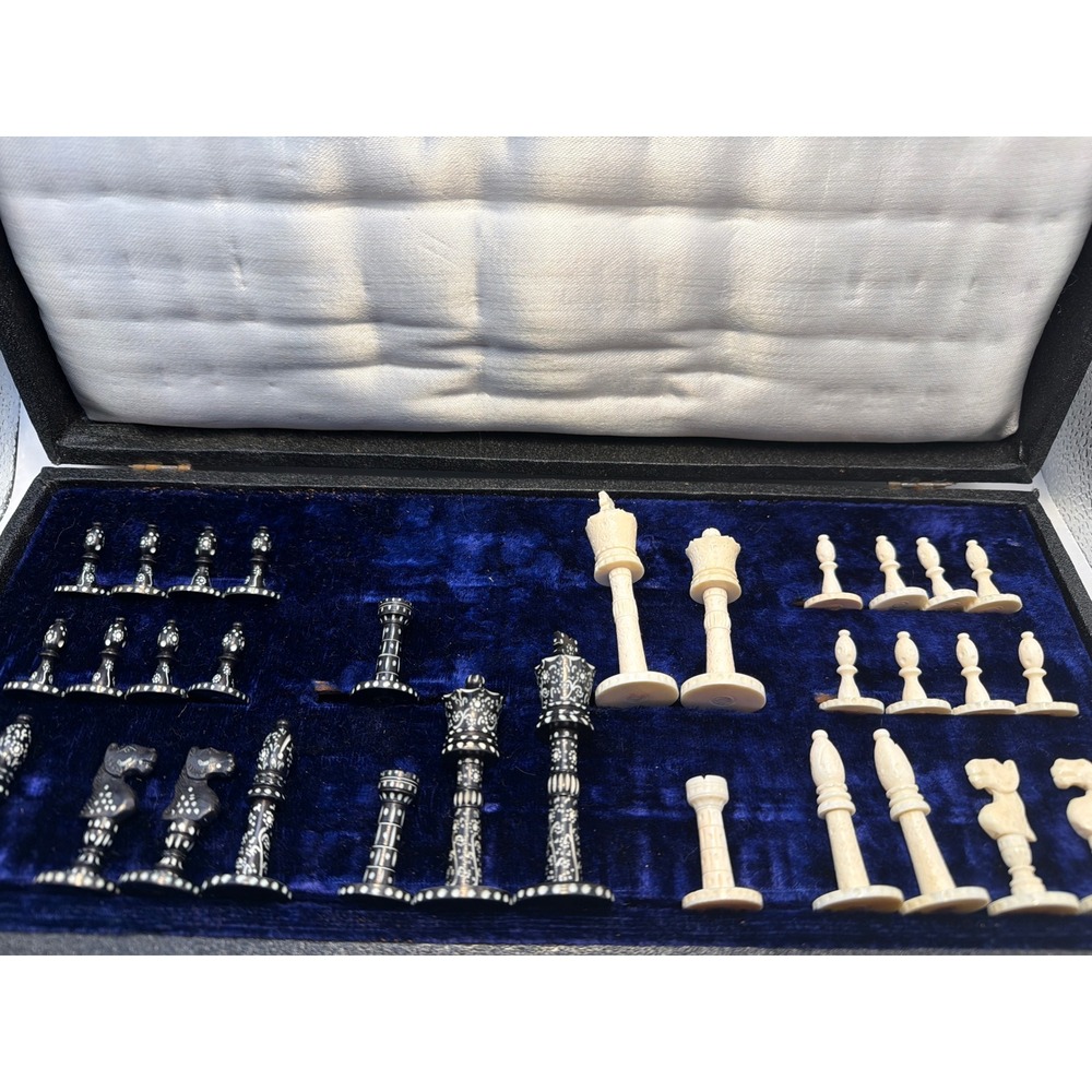 Hand Carved Bovine Bone Indian Staunton Chess Set Vintage Pieces with Case